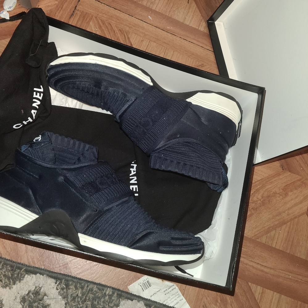Sneakers